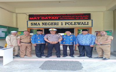 Kunjungan Polisi Lalu Lintas Ke SMAN 1 Polewali